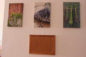 Ericeira Chill Hill Hostel & Private Rooms - Peach Garden