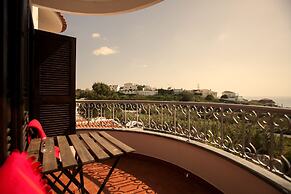 Ericeira Chill Hill Hostel & Private Rooms - Peach Garden
