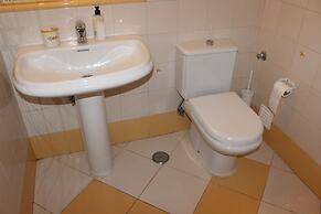 Ericeira Chill Hill Hostel & Private Rooms - Peach Garden