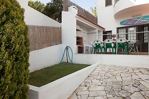 Ericeira Chill Hill Hostel & Private Rooms - Peach Garden