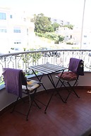 Ericeira Chill Hill Hostel & Private Rooms - Peach Garden