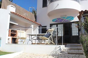 Ericeira Chill Hill Hostel & Private Rooms - Peach Garden