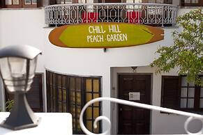 Ericeira Chill Hill Hostel & Private Rooms - Peach Garden