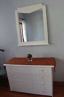 Ericeira Chill Hill Hostel & Private Rooms - Peach Garden