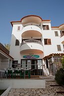 Ericeira Chill Hill Hostel & Private Rooms - Peach Garden