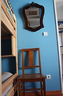 Ericeira Chill Hill Hostel & Private Rooms - Peach Garden