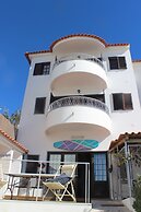 Ericeira Chill Hill Hostel & Private Rooms - Peach Garden