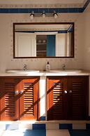 Ericeira Chill Hill Hostel & Private Rooms - Peach Garden