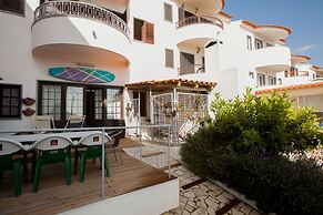 Ericeira Chill Hill Hostel & Private Rooms - Peach Garden