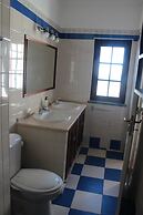 Ericeira Chill Hill Hostel & Private Rooms - Peach Garden