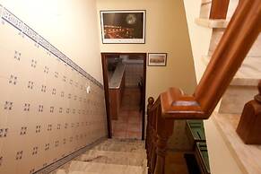 Ericeira Chill Hill Hostel & Private Rooms - Peach Garden