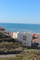 Ericeira Chill Hill Hostel & Private Rooms - Peach Garden