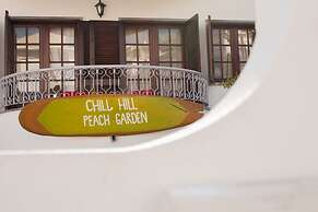 Ericeira Chill Hill Hostel & Private Rooms - Peach Garden