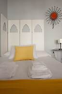 Ericeira Chill Hill Hostel & Private Rooms - Peach Garden