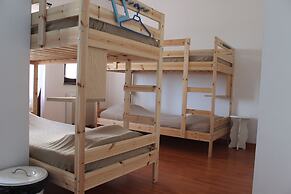 Ericeira Chill Hill Hostel & Private Rooms - Peach Garden