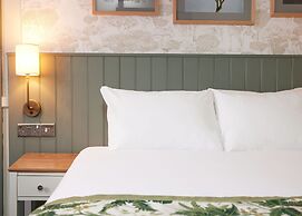 Kings Head Hotel by Greene King Inns