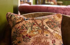 Kings Head Hotel by Greene King Inns