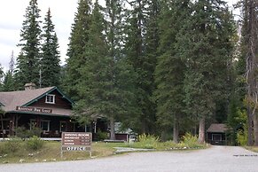 Kootenay Park Lodge