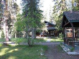 Kootenay Park Lodge