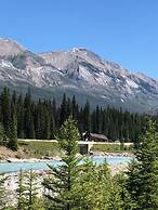 Kootenay Park Lodge