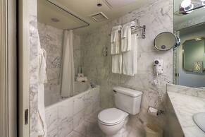 Lighthouse Club Hotel