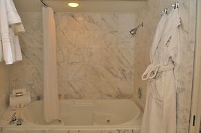 Lighthouse Club Hotel