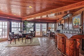 Lighthouse Club Hotel