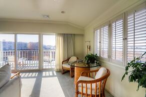 Lighthouse Club Hotel