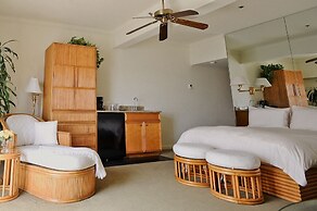 Lighthouse Club Hotel