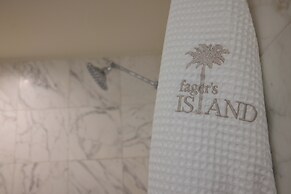 Lighthouse Club Hotel