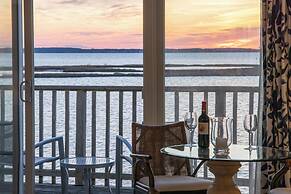 Lighthouse Club Hotel