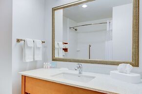 Hampton Inn & Suites Manchester