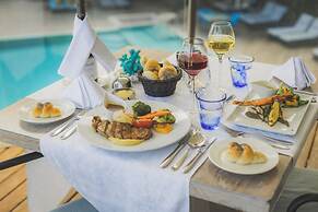 Carana Beach Hotel