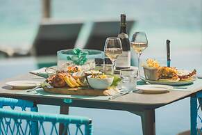 Carana Beach Hotel