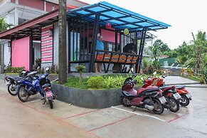 Pinky Bungalows Resort