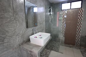 Pinky Bungalows Resort