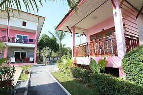 Pinky Bungalows Resort