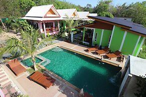 Pinky Bungalows Resort