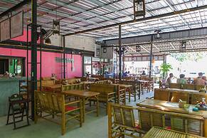 Pinky Bungalows Resort