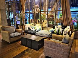 M Boutique Station 18