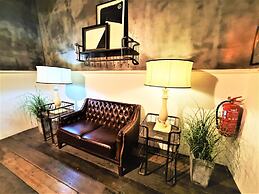 M Boutique Station 18