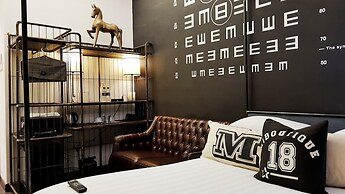 M Boutique Station 18