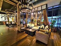 M Boutique Station 18