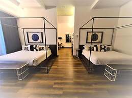 M Boutique Station 18