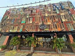 M Boutique Station 18