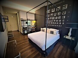 M Boutique Station 18