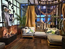 M Boutique Station 18