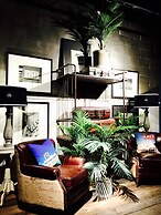 M Boutique Station 18