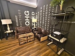 M Boutique Station 18