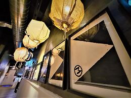 M Boutique Station 18